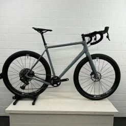 [EINZELSTÜCK] OPEN WI.DE Komplettrad Force/Eagle AXS Größe L In 650b Farbe Grau